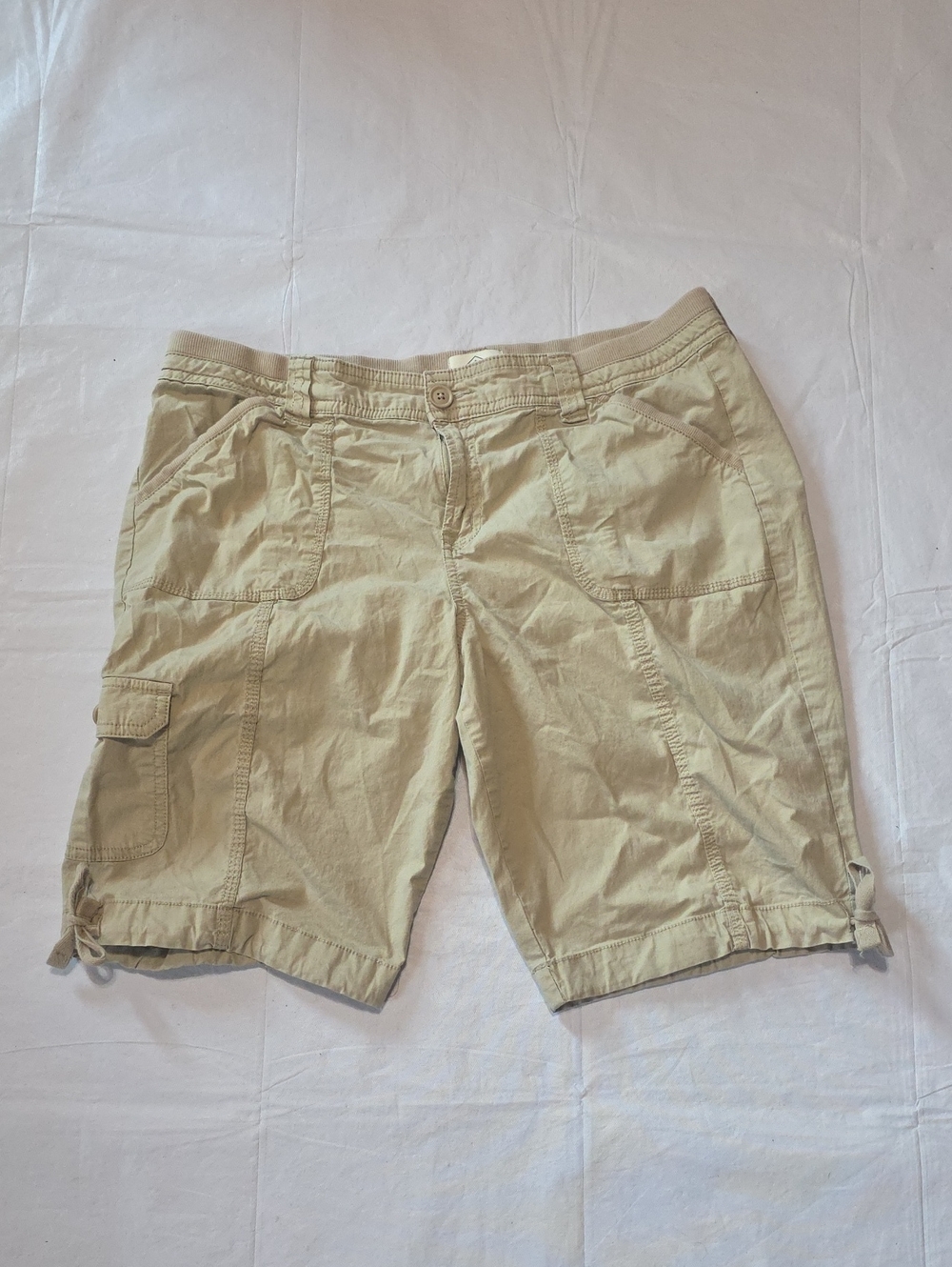 St. John’s Bay Women’s Tan Khaki Cargo Bermuda 10" Shorts Stretch Size 10